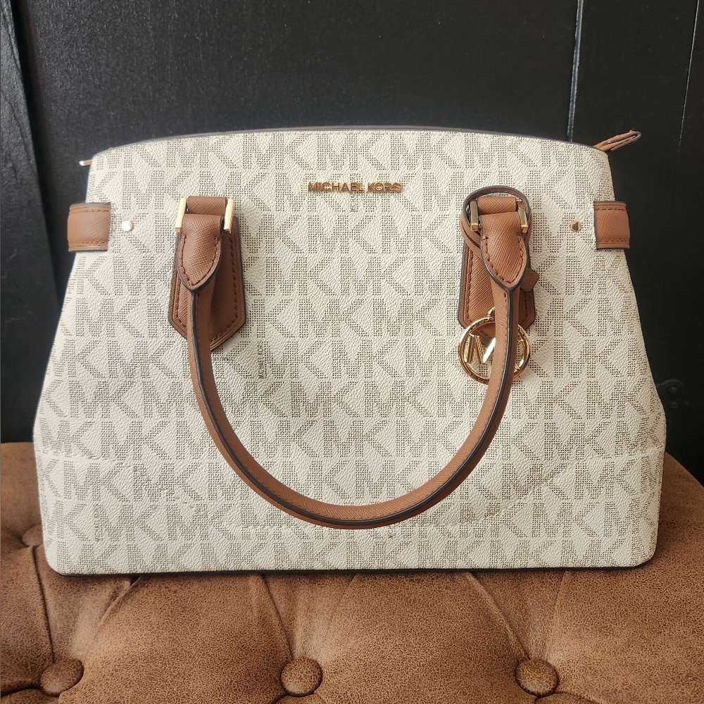Michael Kors Lynn vanilla handbag/crossbody purse